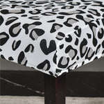 Coutures de notre housse de chaise imprime leopard elegance