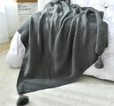 Couverture en laine gris tricotee gris