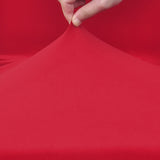 Demonstration du tissu elastique de notre housse de chaise rouge