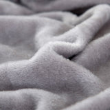 Tissu elastique et doux de notre housse de canape velours gris
