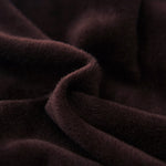 Tissu elastique et doux de notre housse de canape en velours marron chocolat